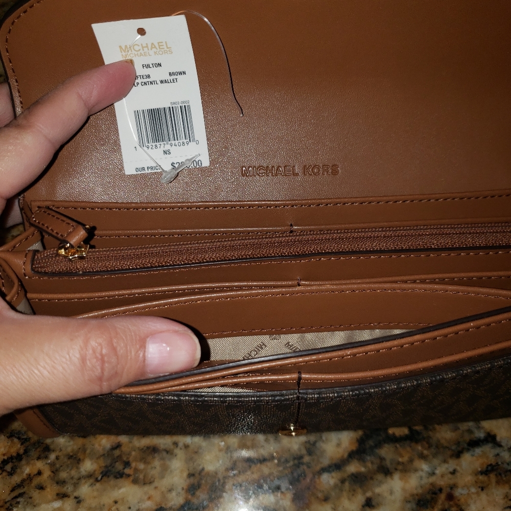 MK Tote purse w/ wallet - Picture 4 of 5